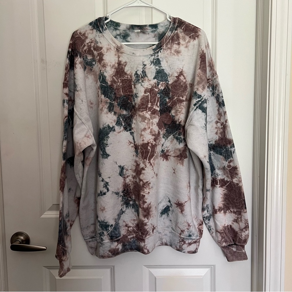 URBAN OUTFITTERS SWEATSHIRT